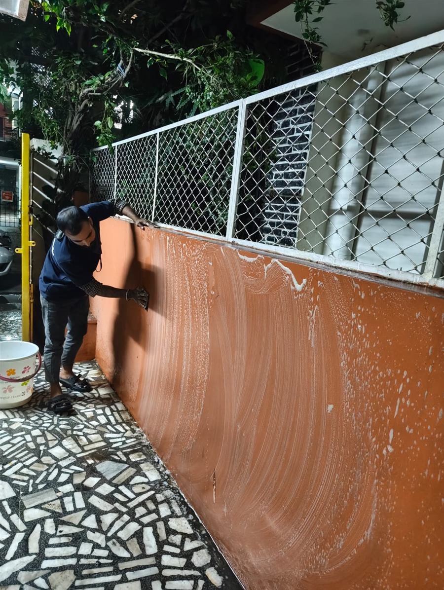 Washing a compound wall at a Bengaluru home - Facilities4u Bangalore